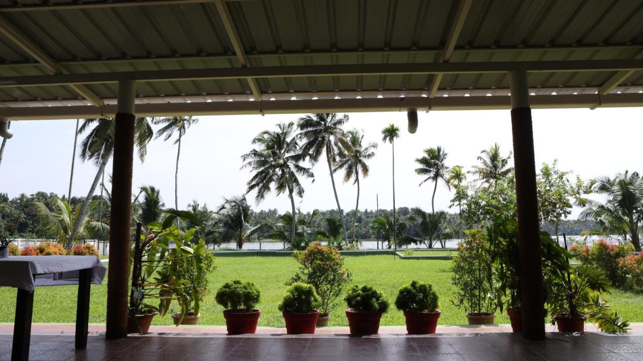 Ashtamudi Lake Garden Resorts Kollam Exterior foto